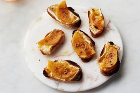 broiled-persimmon-toasts-063-bg-6137662.jpg