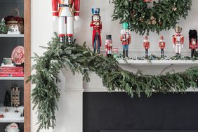 christmas entertaining wreath decor