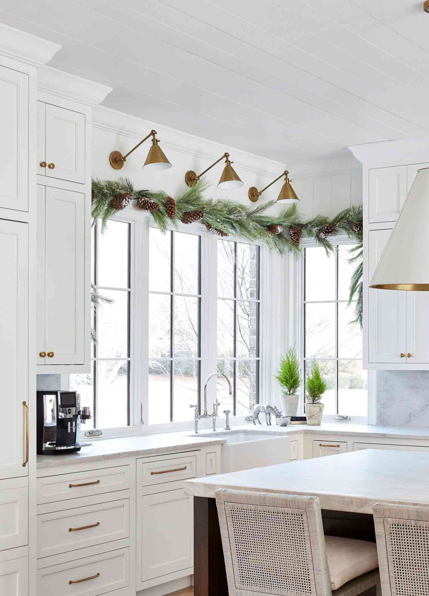 minimalist kitchen window display christmas
