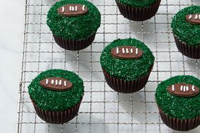 football-cupcakes-0208-d112594.jpg