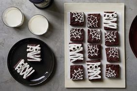 halloween brownies with mummy theme