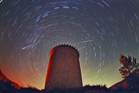 leonid meteor shower long exposer image