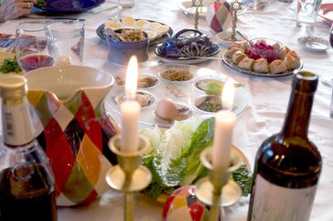 passover seder dinner table