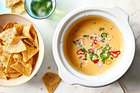 Slow cooker queso
