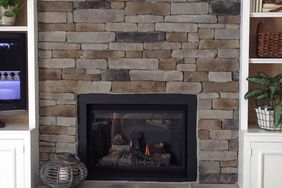 stone-veneer-fireplace-0915.jpg (skyword:188130)